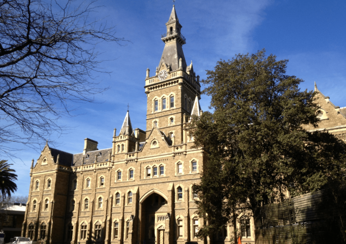 墨爾本大學​